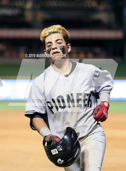 Thumbnail 3 in Pioneer vs Georgetown (UIL 5A Semifinal) photogallery.