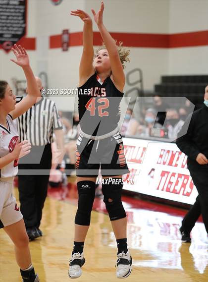 Thumbnail 1 in Amanda-Clearcreek vs. Circleville photogallery.
