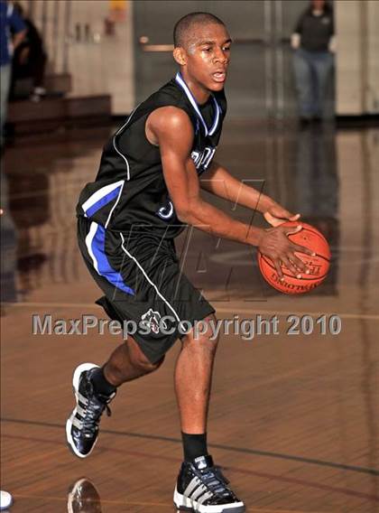 Thumbnail 1 in La Habra vs. Diamond Ranch (Orange Holiday Classic) photogallery.