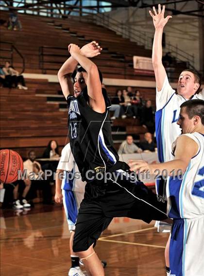 Thumbnail 3 in La Habra vs. Diamond Ranch (Orange Holiday Classic) photogallery.