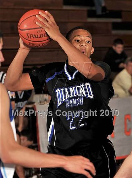 Thumbnail 3 in La Habra vs. Diamond Ranch (Orange Holiday Classic) photogallery.