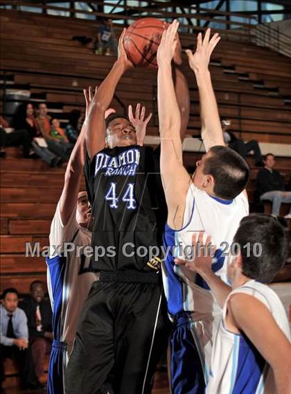 Thumbnail 2 in La Habra vs. Diamond Ranch (Orange Holiday Classic) photogallery.