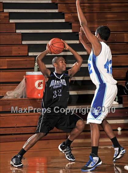 Thumbnail 2 in La Habra vs. Diamond Ranch (Orange Holiday Classic) photogallery.