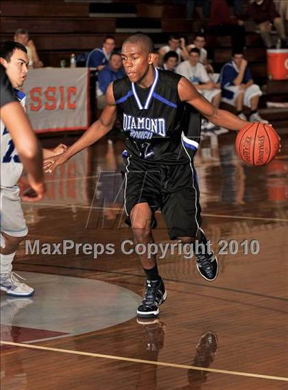 Thumbnail 2 in La Habra vs. Diamond Ranch (Orange Holiday Classic) photogallery.