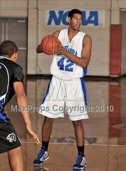 Thumbnail 1 in La Habra vs. Diamond Ranch (Orange Holiday Classic) photogallery.