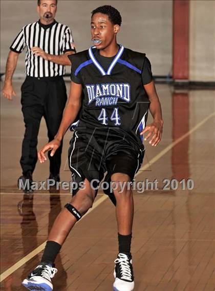 Thumbnail 3 in La Habra vs. Diamond Ranch (Orange Holiday Classic) photogallery.