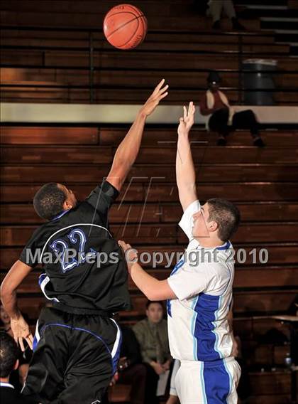 Thumbnail 3 in La Habra vs. Diamond Ranch (Orange Holiday Classic) photogallery.