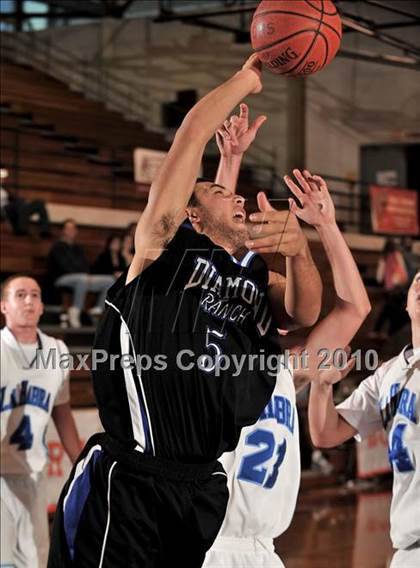 Thumbnail 2 in La Habra vs. Diamond Ranch (Orange Holiday Classic) photogallery.