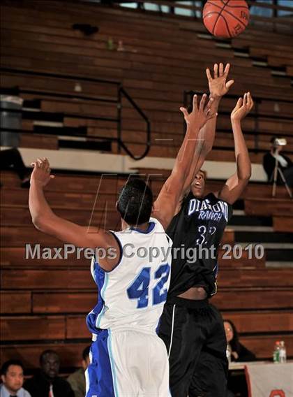 Thumbnail 2 in La Habra vs. Diamond Ranch (Orange Holiday Classic) photogallery.