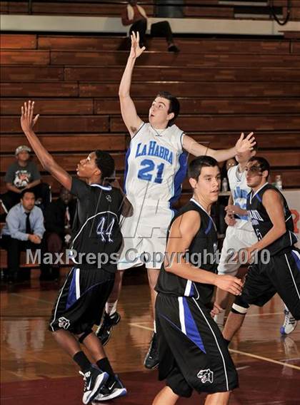 Thumbnail 3 in La Habra vs. Diamond Ranch (Orange Holiday Classic) photogallery.