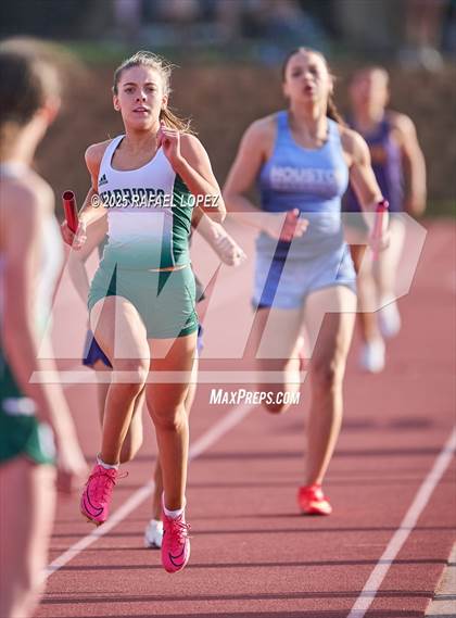 Thumbnail 3 in Rosehill Eagle Relays (4x400M) photogallery.