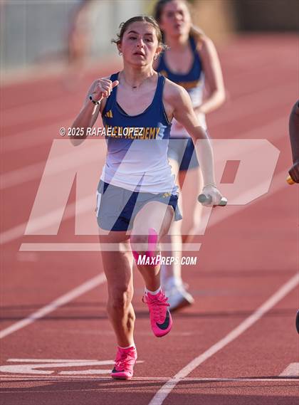 Thumbnail 1 in Rosehill Eagle Relays (4x400M) photogallery.