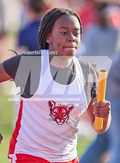 Thumbnail 3 in Rosehill Eagle Relays (4x400M) photogallery.