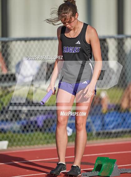Thumbnail 3 in Rosehill Eagle Relays (4x400M) photogallery.