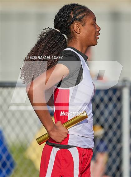 Thumbnail 1 in Rosehill Eagle Relays (4x400M) photogallery.