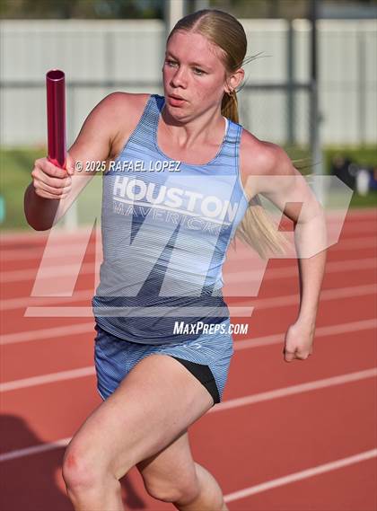 Thumbnail 2 in Rosehill Eagle Relays (4x400M) photogallery.