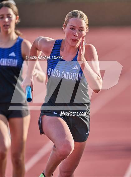 Thumbnail 1 in Rosehill Eagle Relays (4x400M) photogallery.