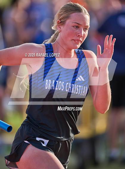 Thumbnail 2 in Rosehill Eagle Relays (4x400M) photogallery.