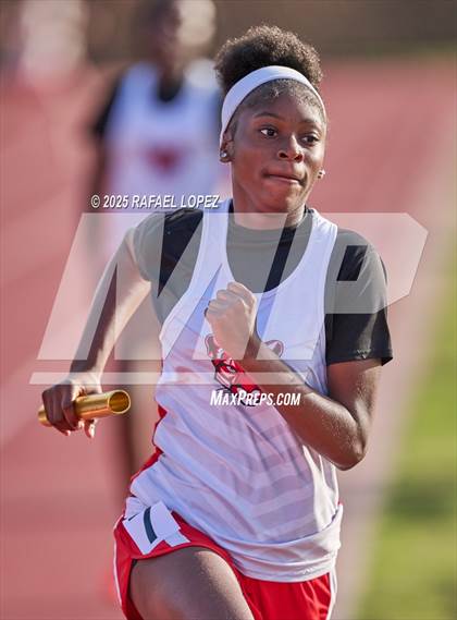 Thumbnail 3 in Rosehill Eagle Relays (4x400M) photogallery.