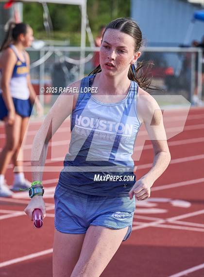 Thumbnail 3 in Rosehill Eagle Relays (4x400M) photogallery.