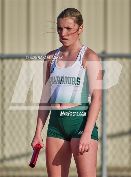 Thumbnail 2 in Rosehill Eagle Relays (4x400M) photogallery.
