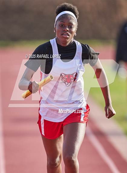 Thumbnail 1 in Rosehill Eagle Relays (4x400M) photogallery.