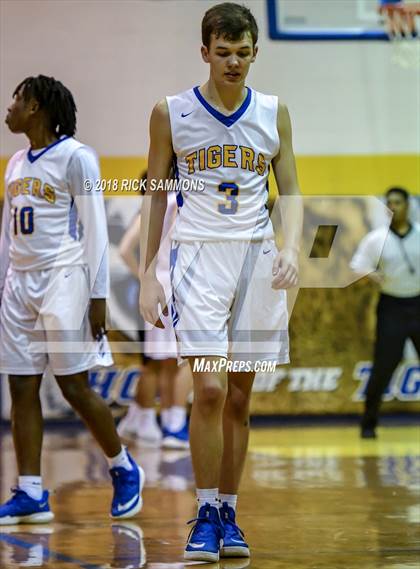 Thumbnail 2 in Mount Pleasant vs. Community School of Davidson (Laurie Ann Crusie Classic Championship) photogallery.