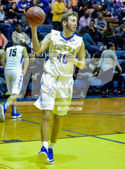 Thumbnail 2 in Mount Pleasant vs. Community School of Davidson (Laurie Ann Crusie Classic Championship) photogallery.