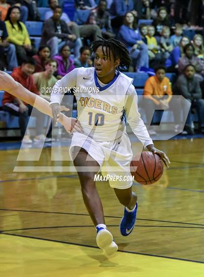 Thumbnail 1 in Mount Pleasant vs. Community School of Davidson (Laurie Ann Crusie Classic Championship) photogallery.