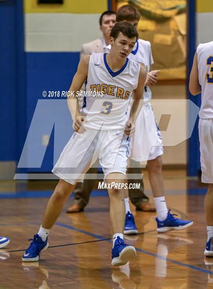 Thumbnail 1 in Mount Pleasant vs. Community School of Davidson (Laurie Ann Crusie Classic Championship) photogallery.