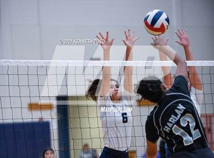 Thumbnail 3 in Harlan vs O'Connor photogallery.
