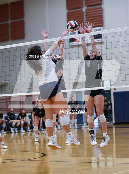 Thumbnail 2 in Harlan vs O'Connor photogallery.