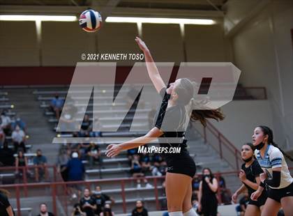 Thumbnail 3 in Harlan vs O'Connor photogallery.