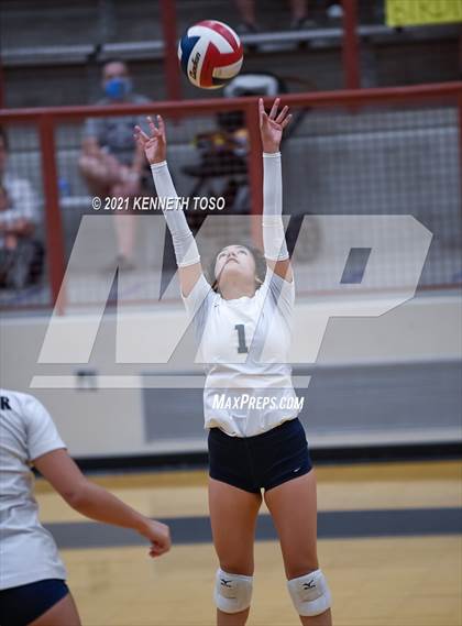 Thumbnail 1 in Harlan vs O'Connor photogallery.