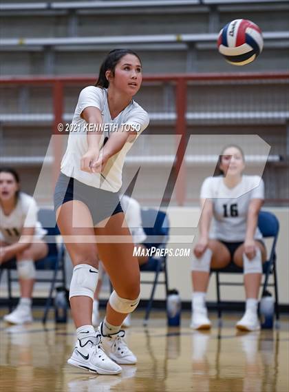 Thumbnail 1 in Harlan vs O'Connor photogallery.