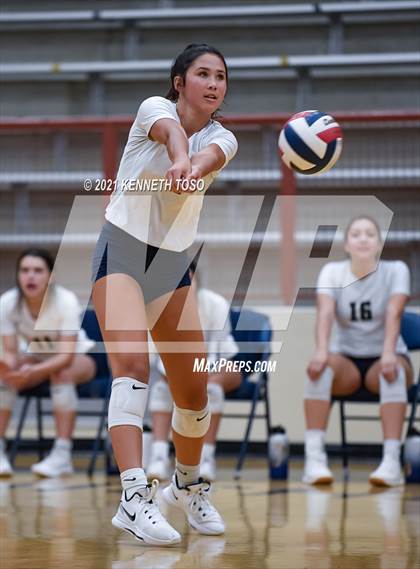 Thumbnail 2 in Harlan vs O'Connor photogallery.