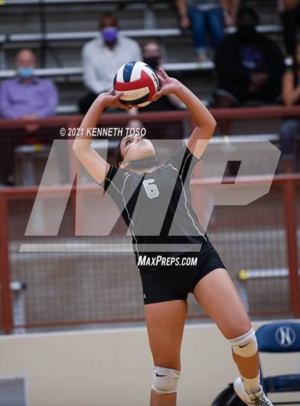 Thumbnail 1 in Harlan vs O'Connor photogallery.