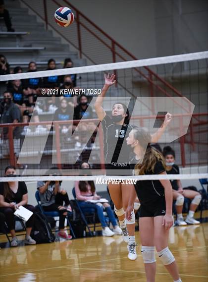 Thumbnail 3 in Harlan vs O'Connor photogallery.