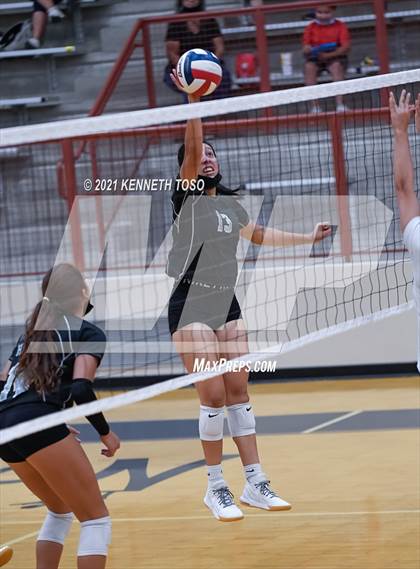 Thumbnail 3 in Harlan vs O'Connor photogallery.
