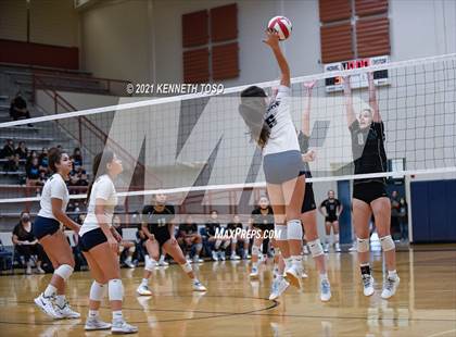 Thumbnail 1 in Harlan vs O'Connor photogallery.
