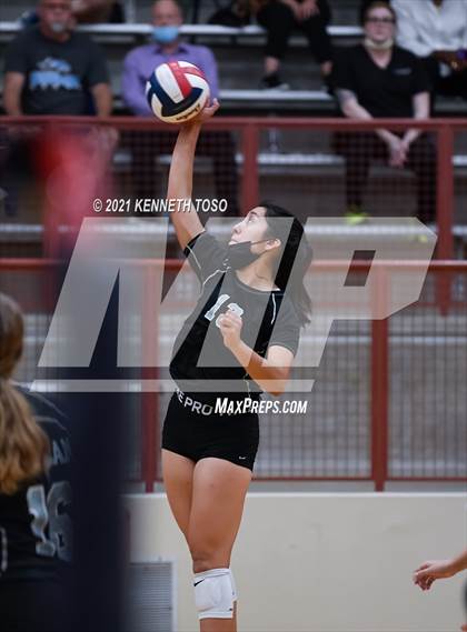 Thumbnail 2 in Harlan vs O'Connor photogallery.