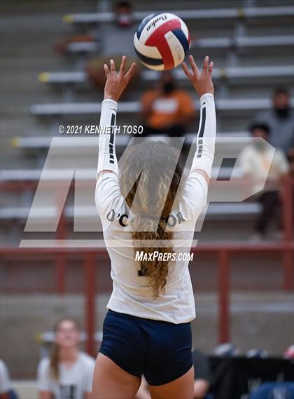 Thumbnail 3 in Harlan vs O'Connor photogallery.
