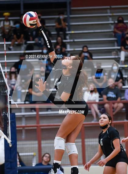 Thumbnail 1 in Harlan vs O'Connor photogallery.