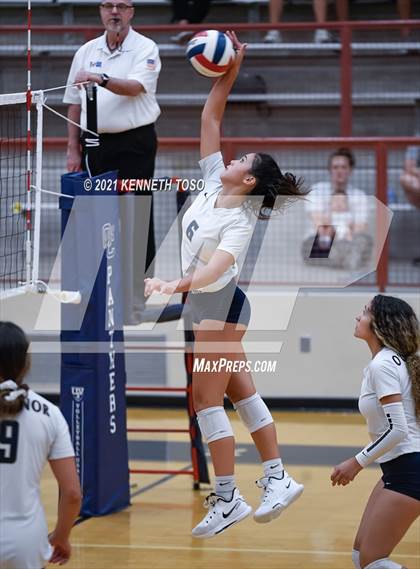 Thumbnail 1 in Harlan vs O'Connor photogallery.