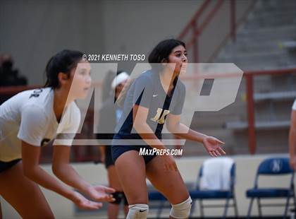 Thumbnail 3 in Harlan vs O'Connor photogallery.