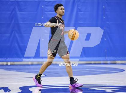 Thumbnail 1 in Bishop Alemany v San Pedro (4th Annual Wiseburn-DaVinci Holiday Classic Tournament) photogallery.