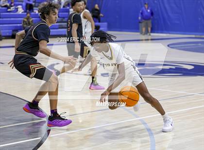 Thumbnail 3 in Bishop Alemany v San Pedro (4th Annual Wiseburn-DaVinci Holiday Classic Tournament) photogallery.