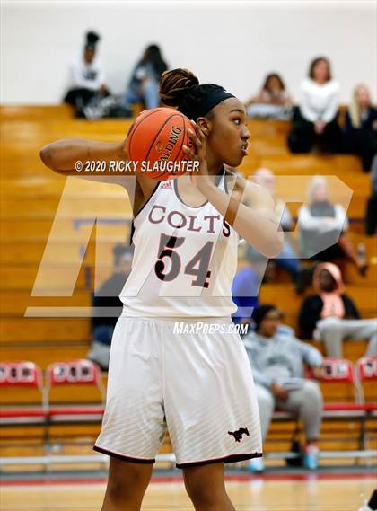 Thumbnail 3 in Parkway Central vs Pattonville (MSHSAA Class 5 District Final) photogallery.