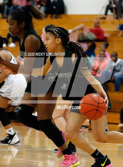 Thumbnail 3 in Parkway Central vs Pattonville (MSHSAA Class 5 District Final) photogallery.