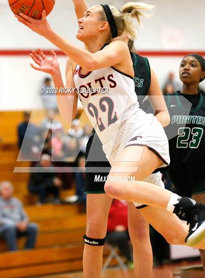 Thumbnail 3 in Parkway Central vs Pattonville (MSHSAA Class 5 District Final) photogallery.